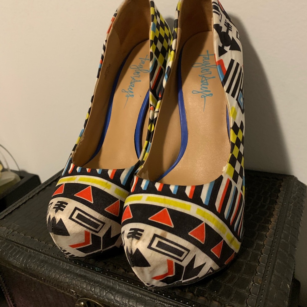 Very rare Taylor says platform heels